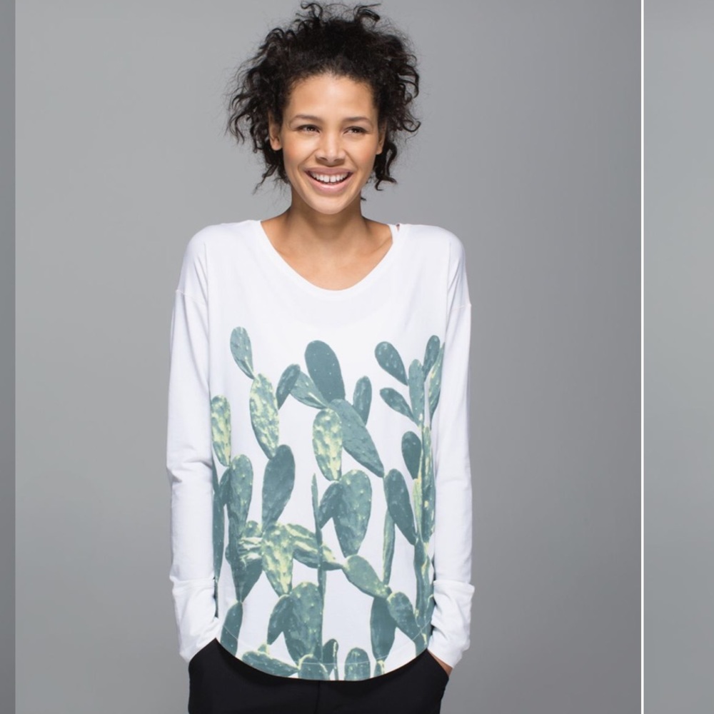 Lululemon weekend long sleeve size 6